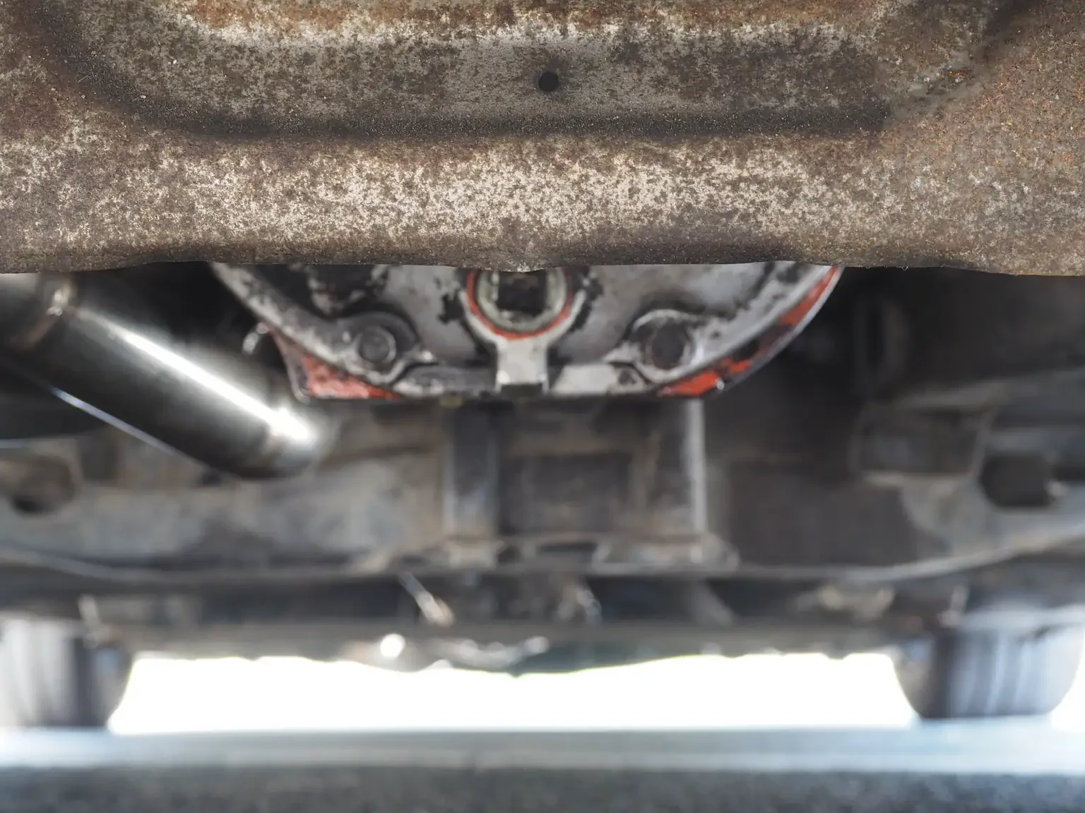 undercarriage view rear diff and heat shield Nissan fairlady z 200zr 2 seater JDM for export from Japan