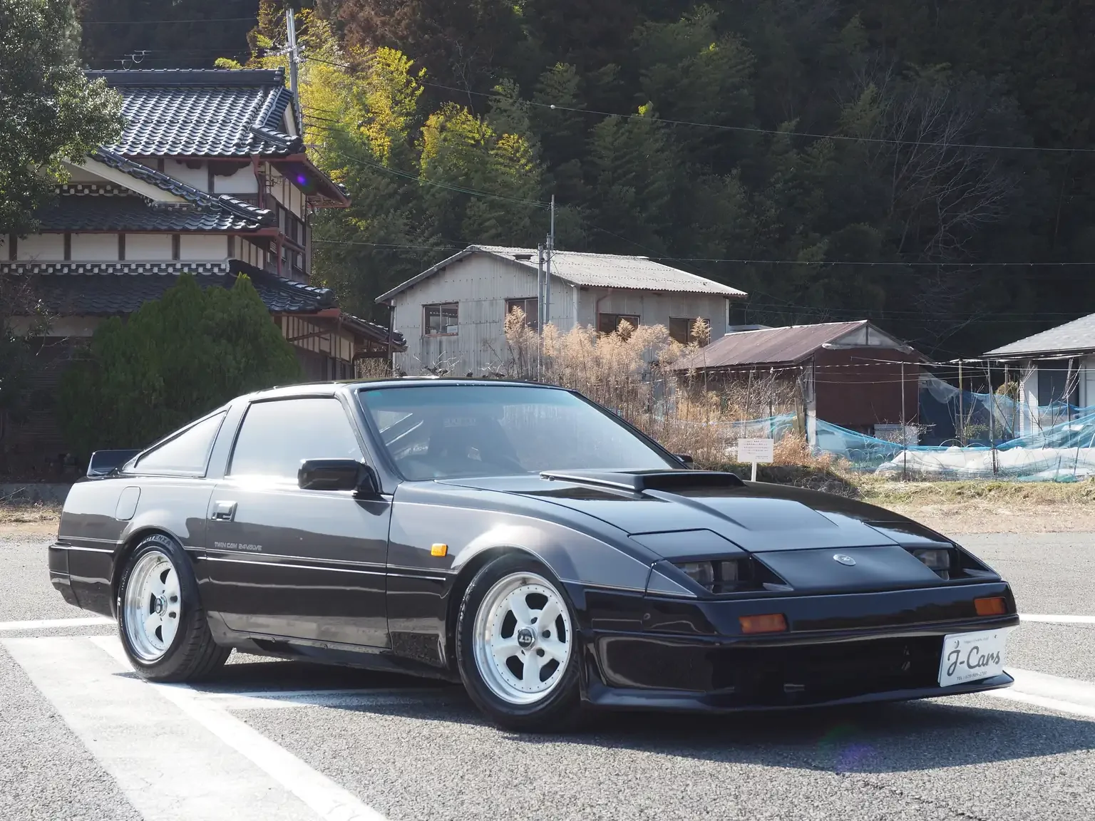 front drivers angle view black and grey two tone 1985 nissan fairlady z 200zr JDM classic for export from Japan