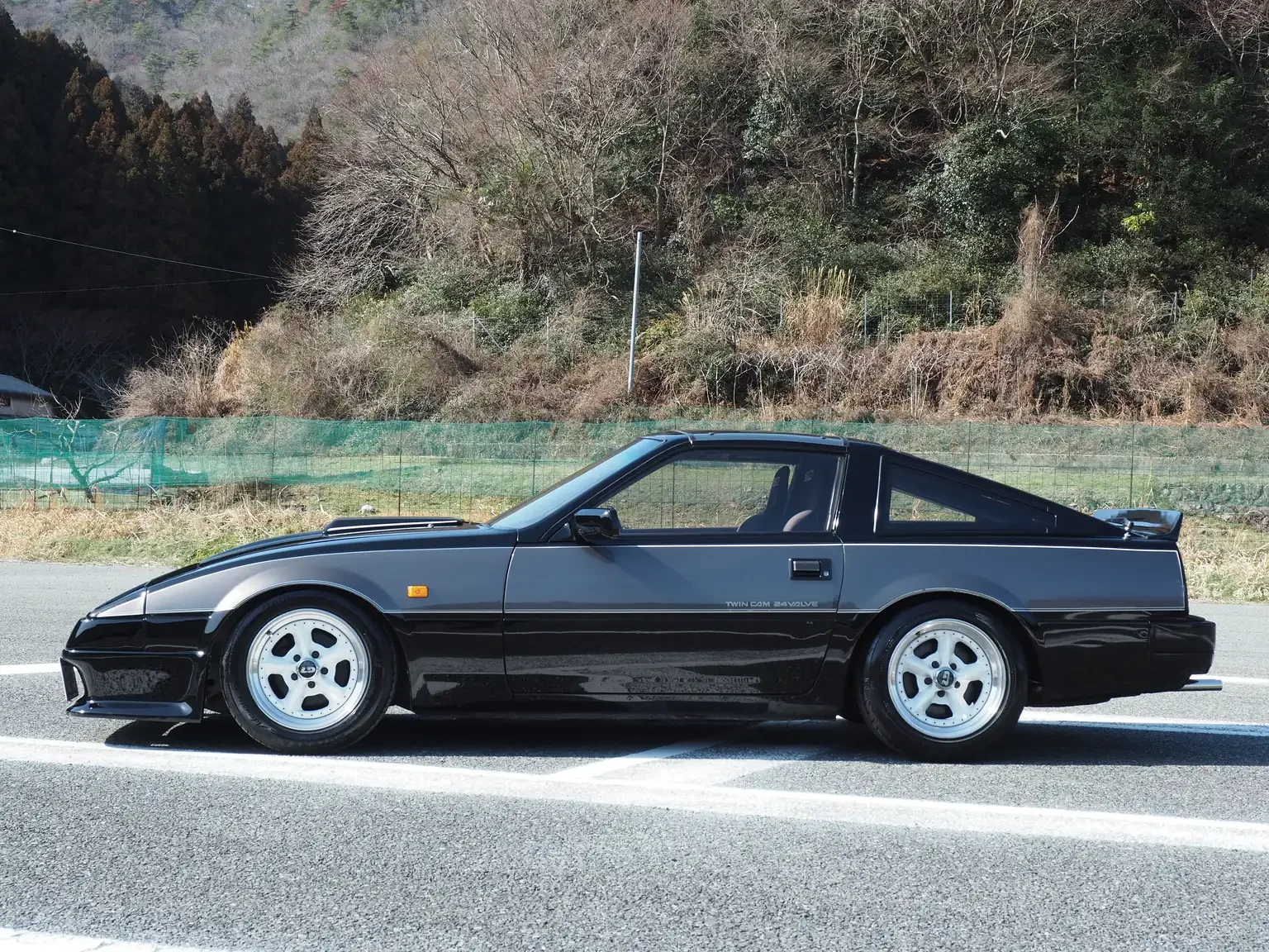 passengers side view black and grey 1985 nissan fairlady z 200zr ii JDM classic for export from Japan