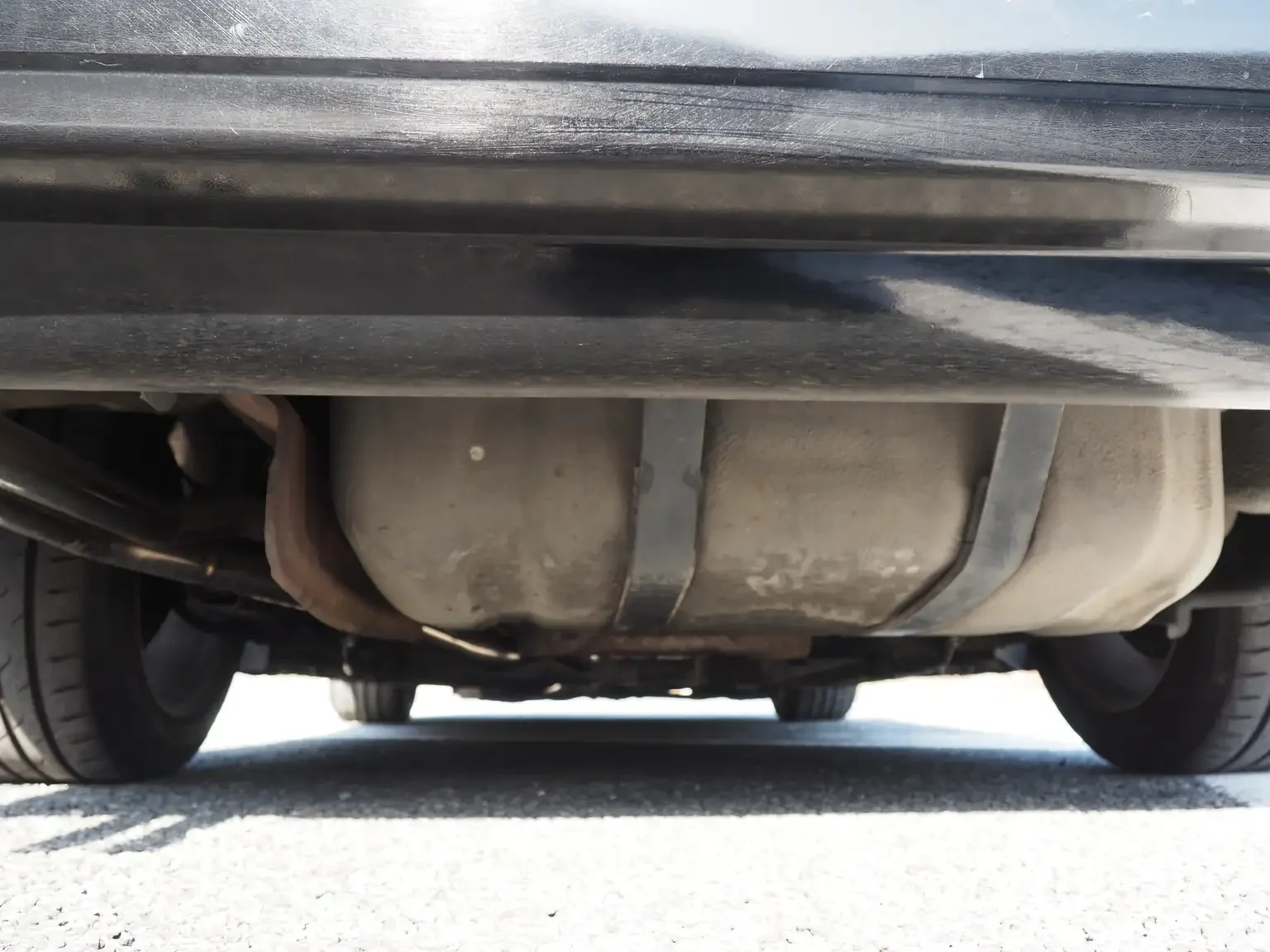 undercarriage view rear floor panel and tyre house Nissan fairlady z 200zr 2 seater JDM for export from Japan