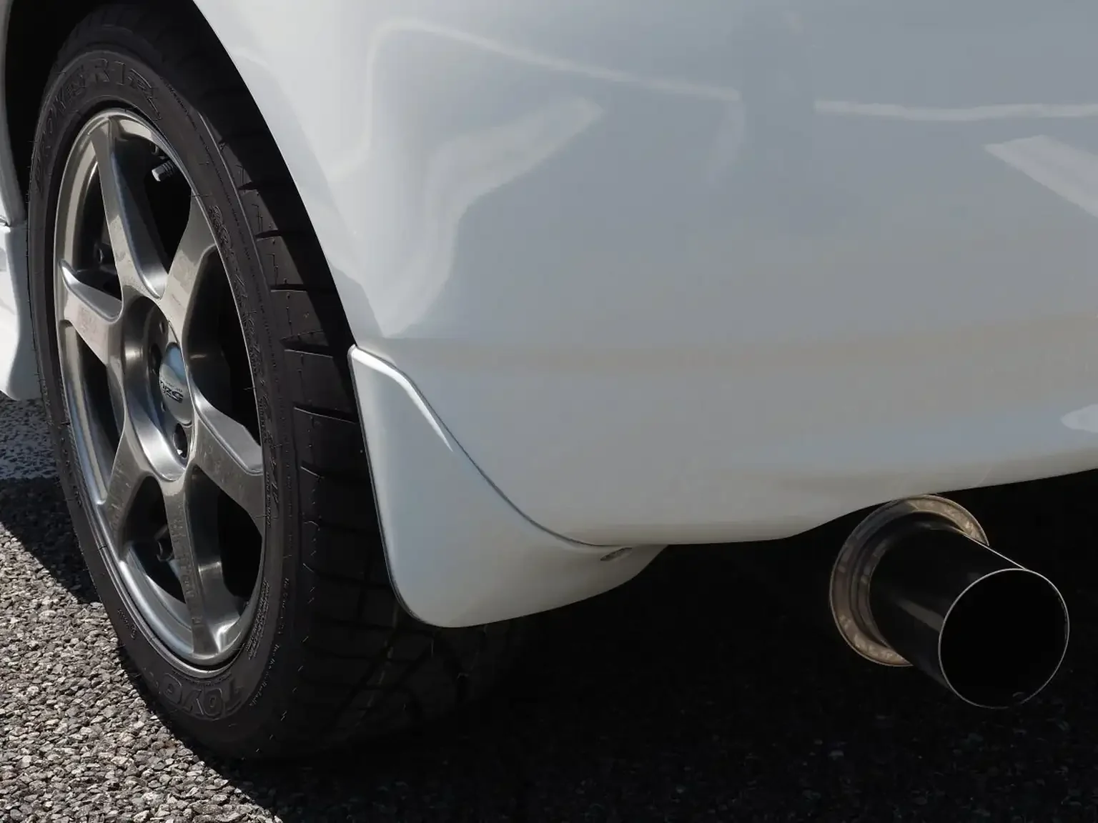 5 zigen wheels and apexi exhaust on white toyota corolla runx aero tourer z 6 speed zze123 JDM export stock for sale japan