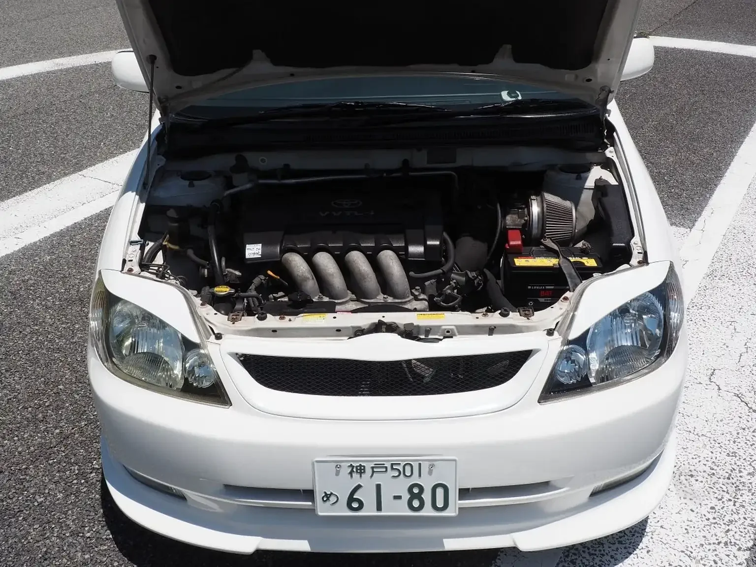 bonnet opened showing engine bay white toyota corolla runx aero tourer z 6 speed zze123 JDM export stock for sale japan