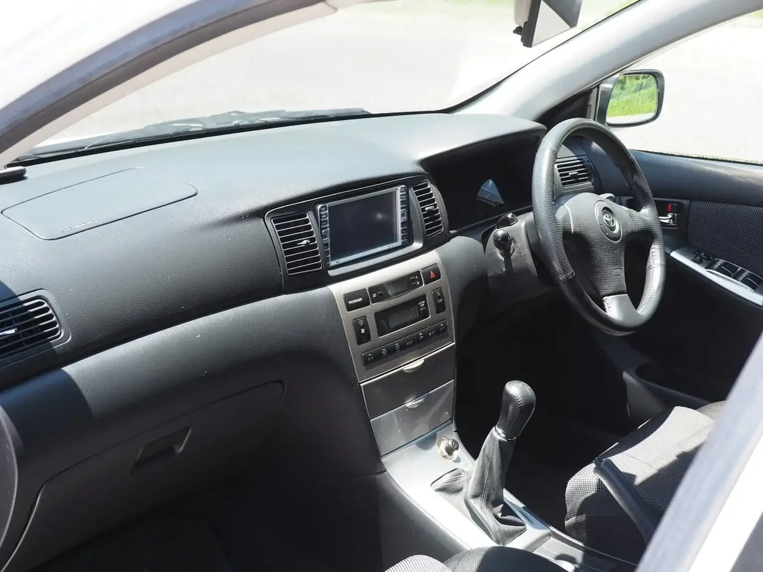 dashboard interior view toyota corolla runx aero tourer z 6 speed zze123 JDM export stock for sale japan