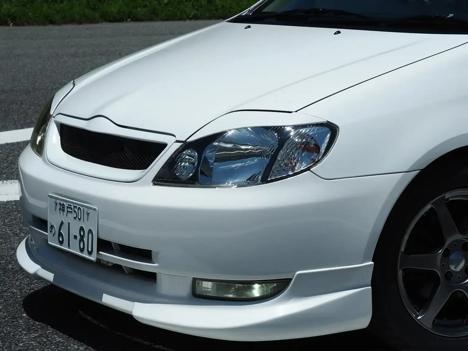 c one lip spoiler and trd grille on white toyota corolla runx aero tourer z 6 speed zze123 JDM export stock for sale japan