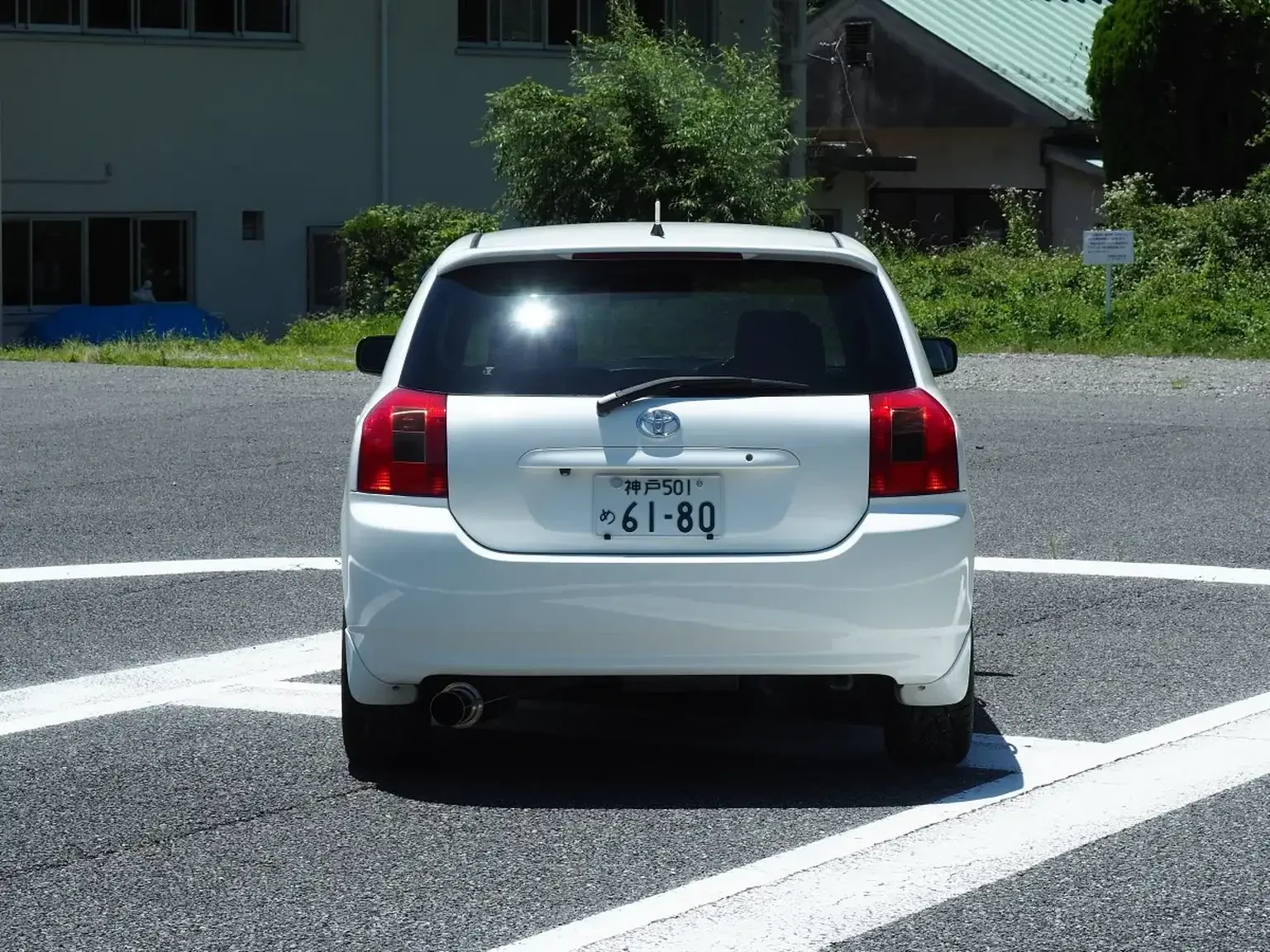 rear end view white toyota corolla runx aero tourer z 6 speed zze123 JDM export stock for sale japan