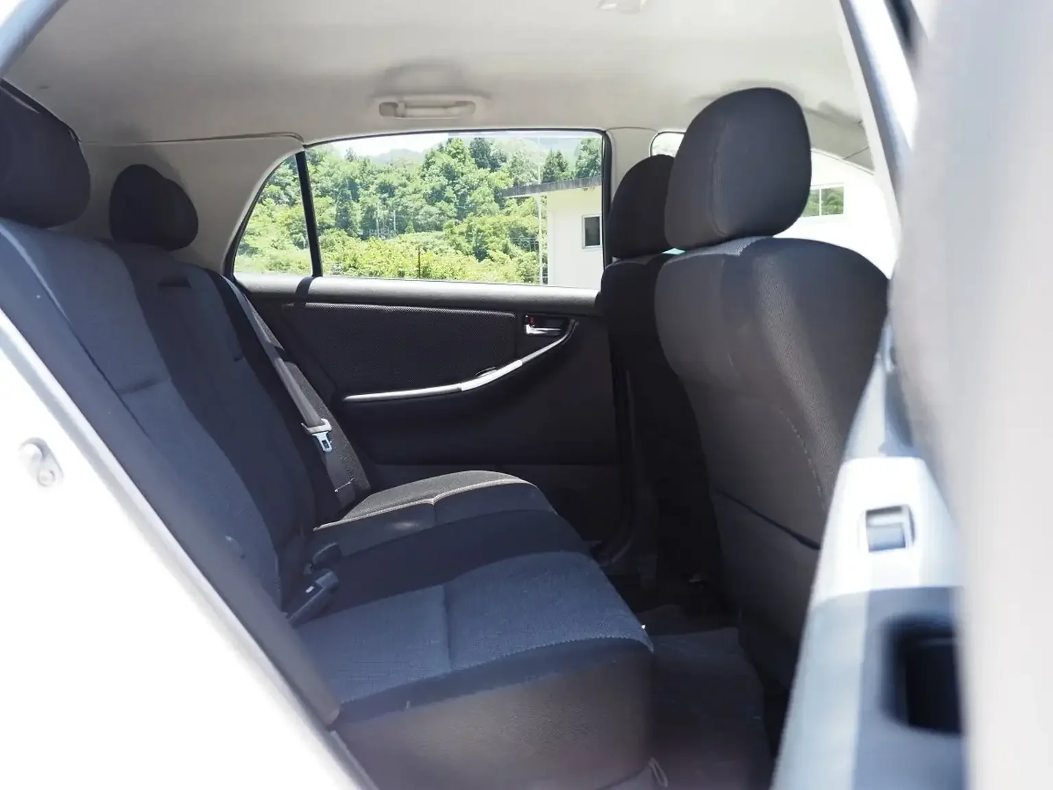 drivers side interior view shot of rear seat white toyota corolla runx aero tourer z 6 speed zze123 JDM export stock for sale japan