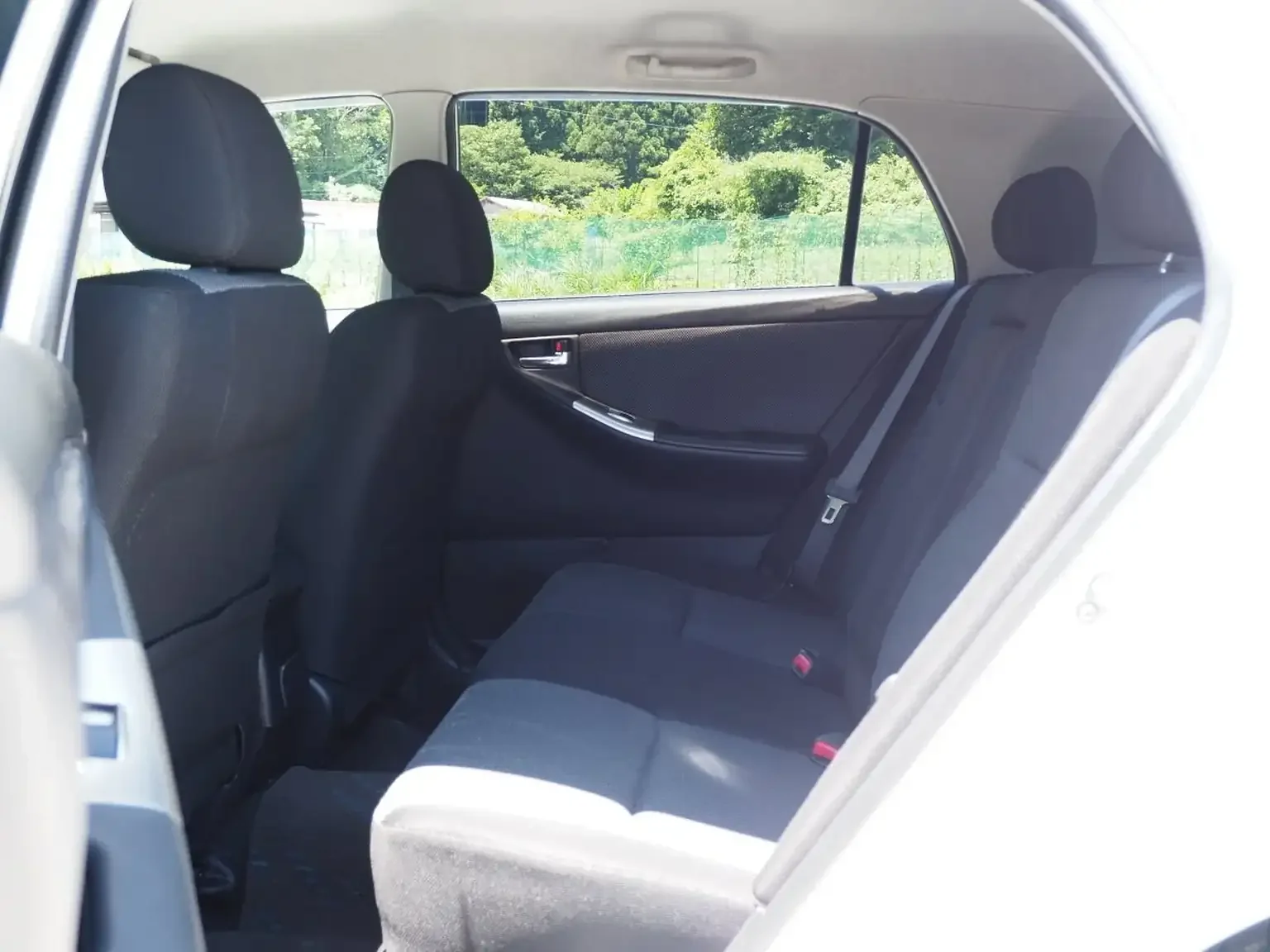 rear passengers seat interior view toyota corolla runx aero tourer z 6 speed zze123 JDM export stock for sale japan