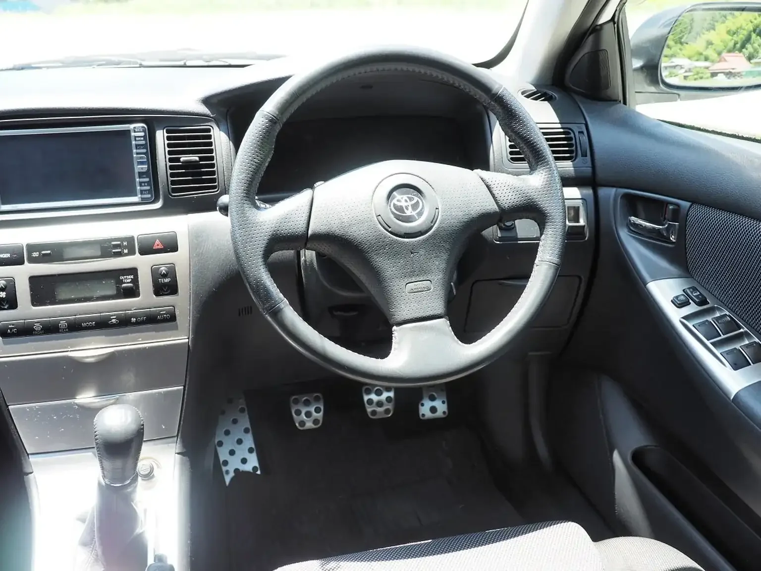 steering wheel shift knob and alloy pedal interior view toyota corolla runx aero tourer z 6 speed zze123 JDM export stock for sale japan