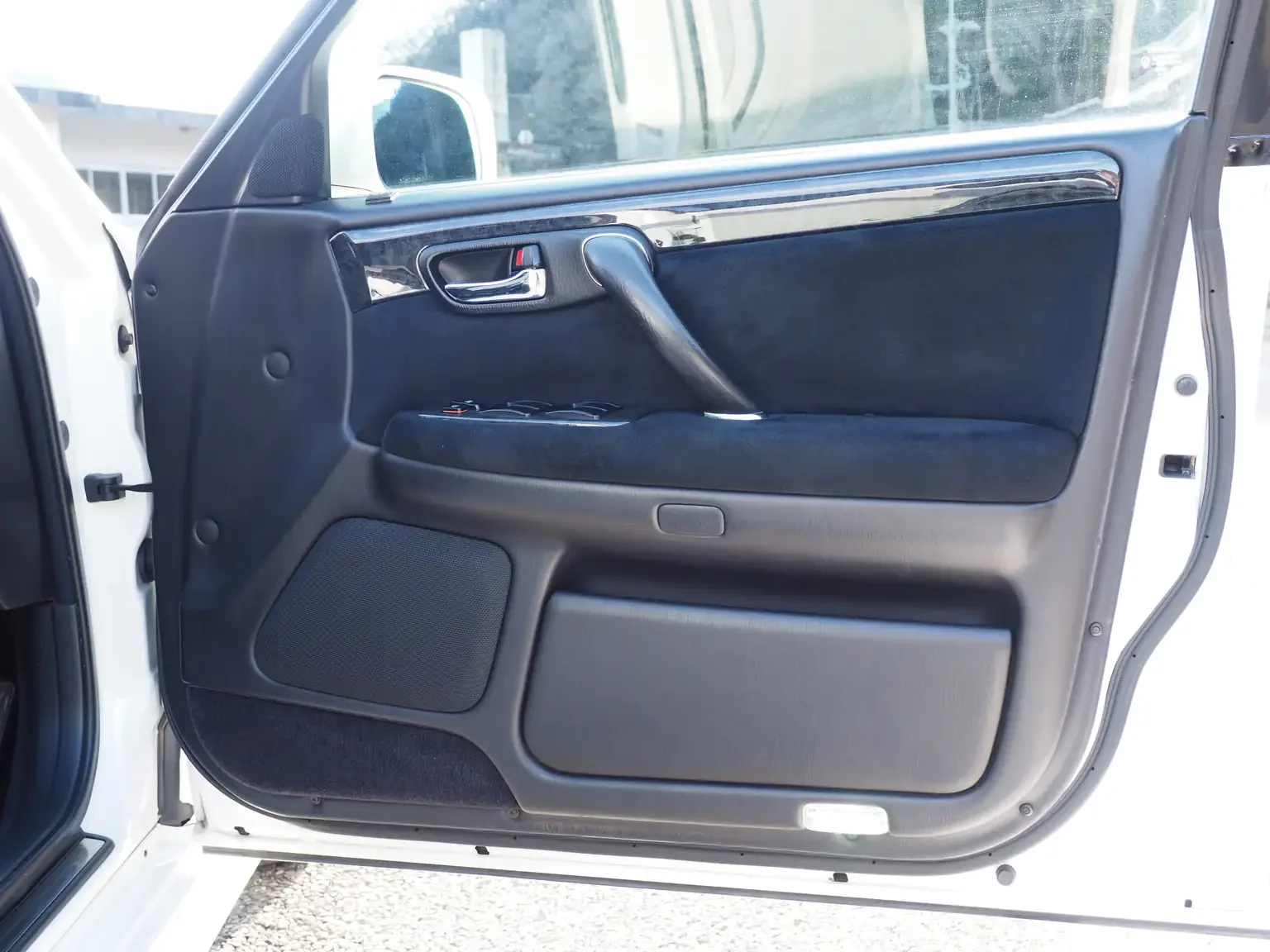 door card condition view toyota crown athlete four estate 2001 jdm export stock japan