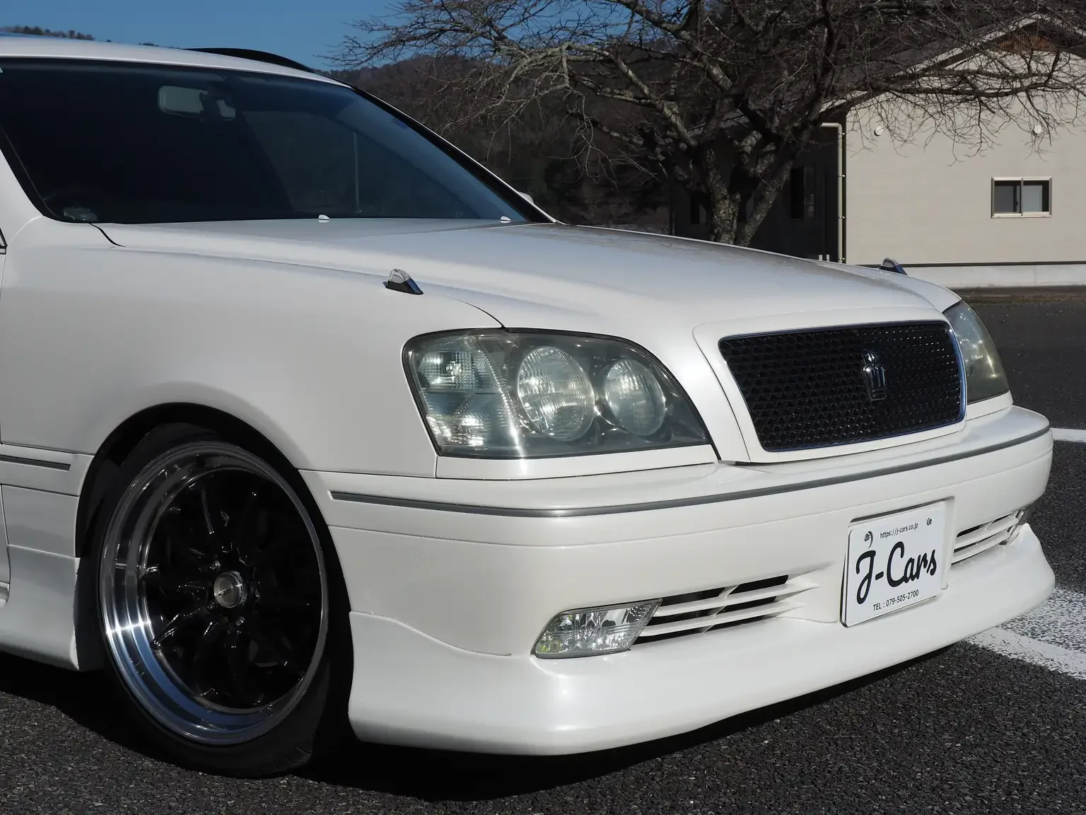  front end side view pearl white toyota crown athlete four estate 2001 jdm export stock japan