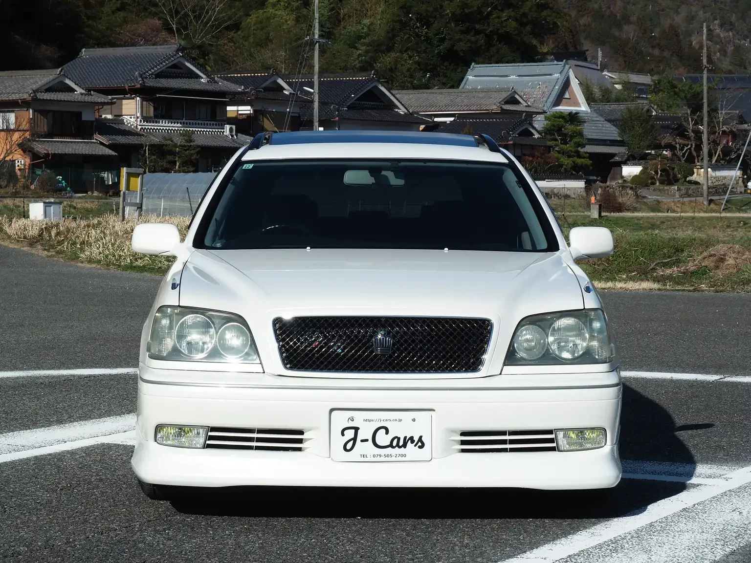 front end view pearl white toyota crown athlete four estate 2001 jdm export stock japan