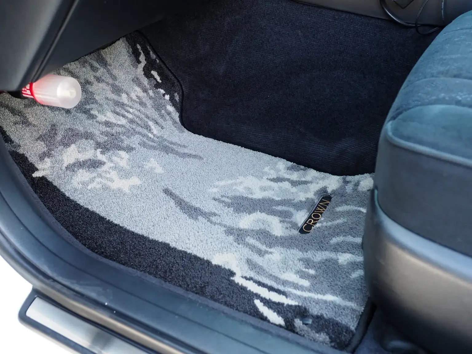 floor mat condition view toyota crown athlete four estate 2001 jdm export stock japan