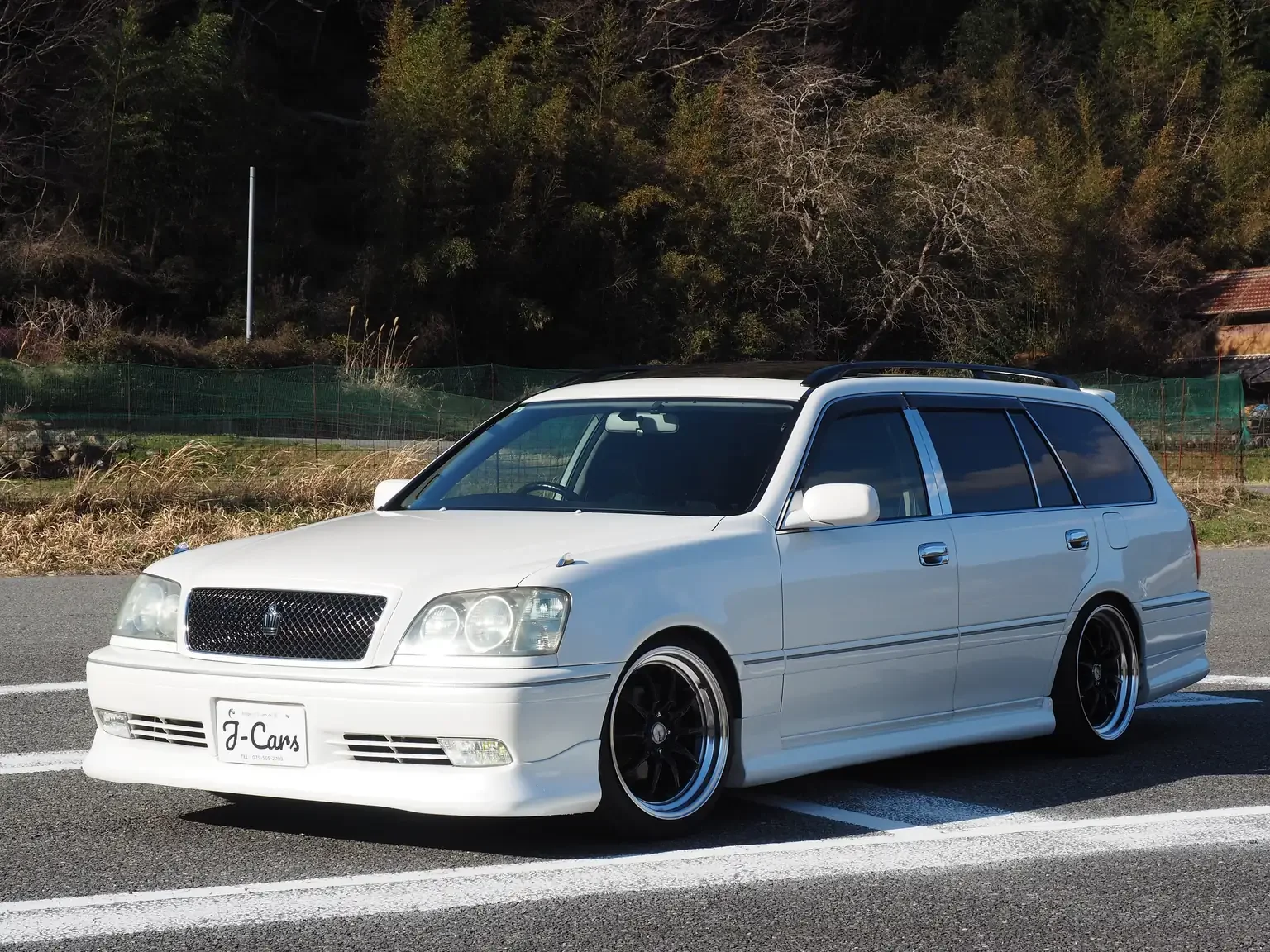 Passengers front corner angle view pearl white toyota crown athlete four estate 2001 jdm export stock japan