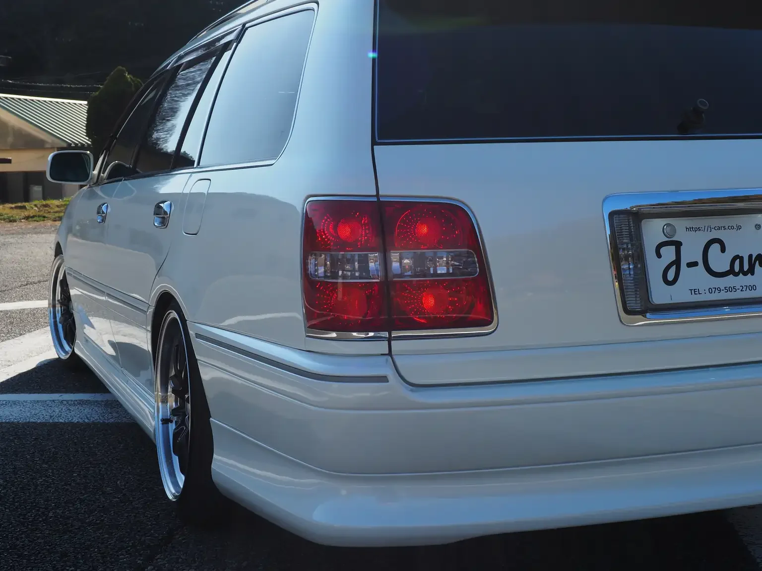 rear passengers side view up close pearl white toyota crown athlete four estate 2001 jdm export stock japan