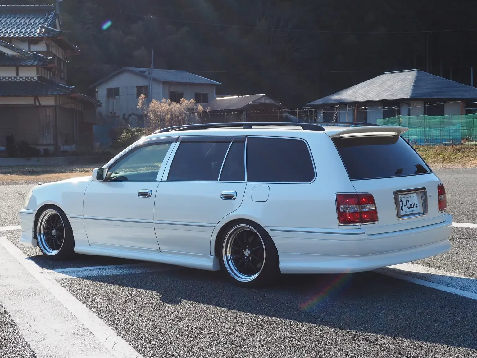 passengers rear corner angle view pearl white toyota crown athlete four estate 2001 jdm export stock japan