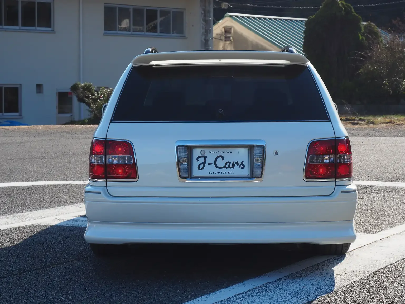 rear end view pearl white toyota crown athlete four estate 2001 jdm export stock japan