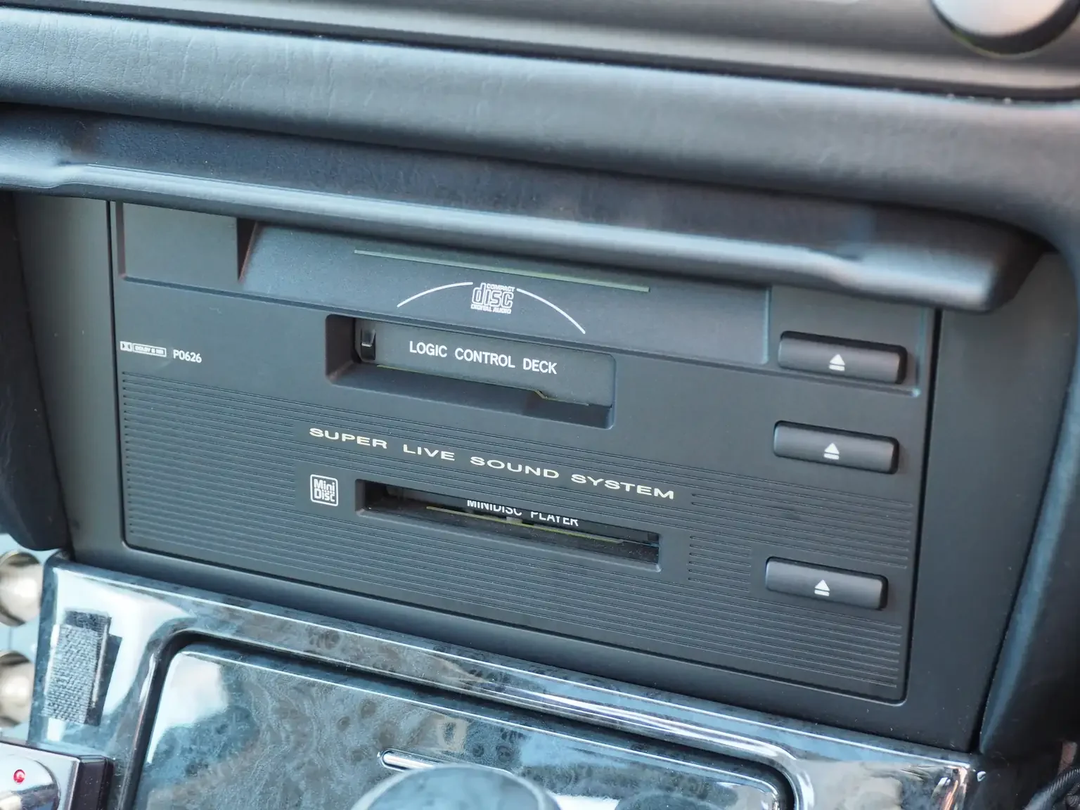 cd player view interior toyota crown athlete four estate 2001 jdm export stock japan