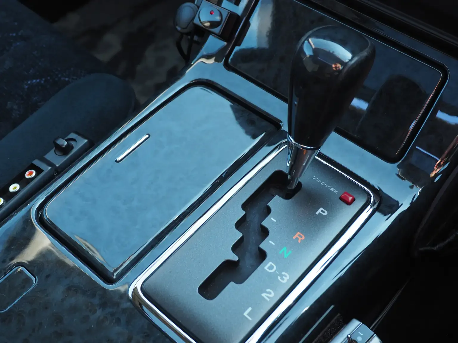 shifter view toyota crown athlete four estate 2001 jdm export stock japan