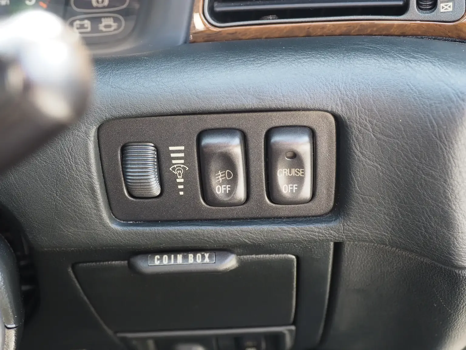 cruise-control-switch-view-1991-mitsubishi-diamante-30rs-grey-jdm-export-vehicle-japan.webp