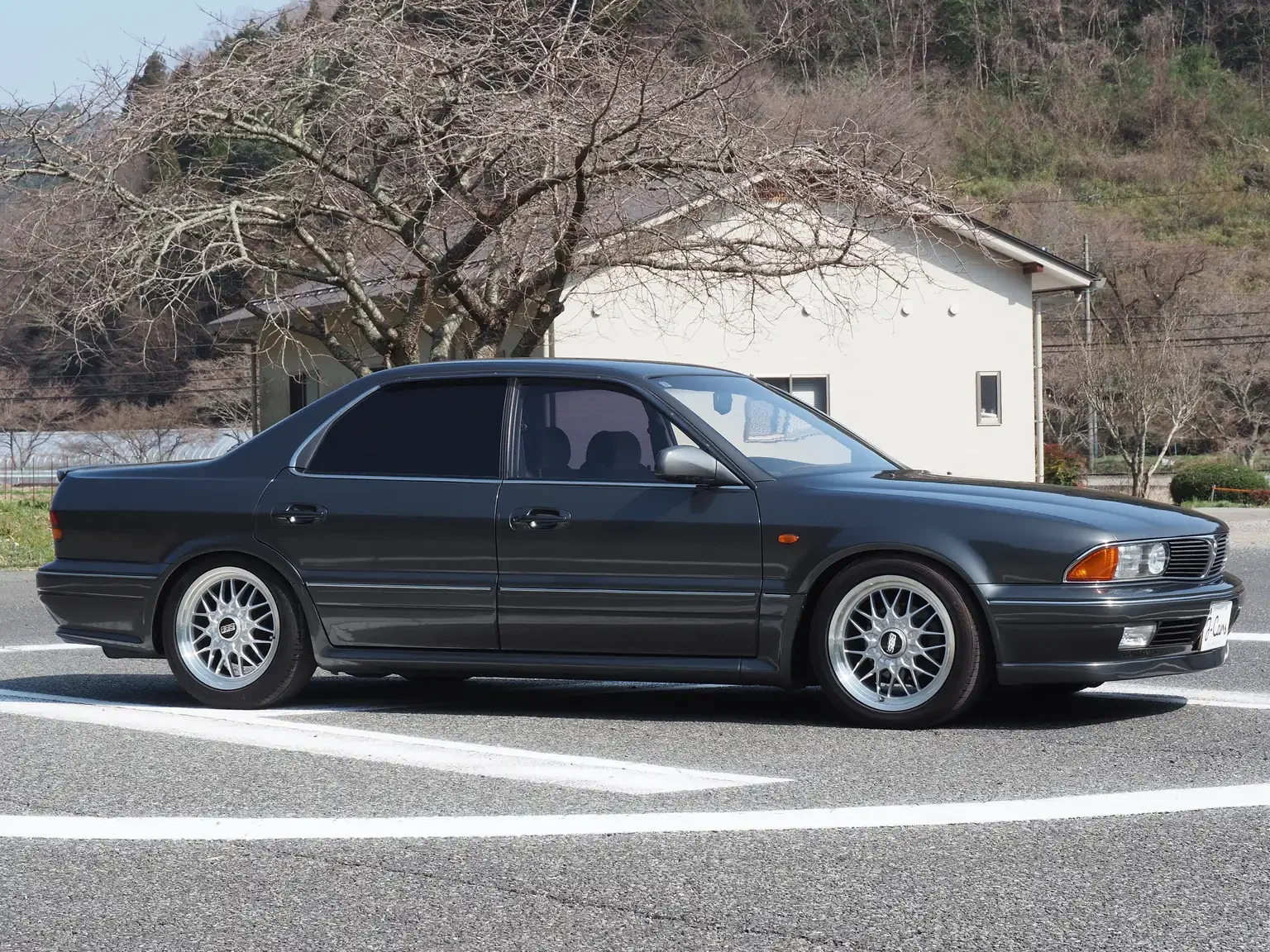 drivers-side-slight-angle-view-from-front-1991-mitsubishi-diamante-30rs-grey-jdm-export-vehicle-japan.webp