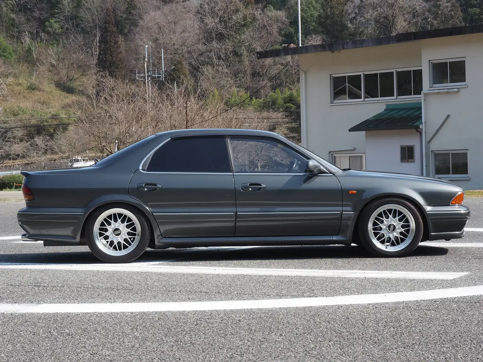 drivers-side-view-1991-mitsubishi-diamante-30rs-grey-jdm-export-vehicle-japan.webp