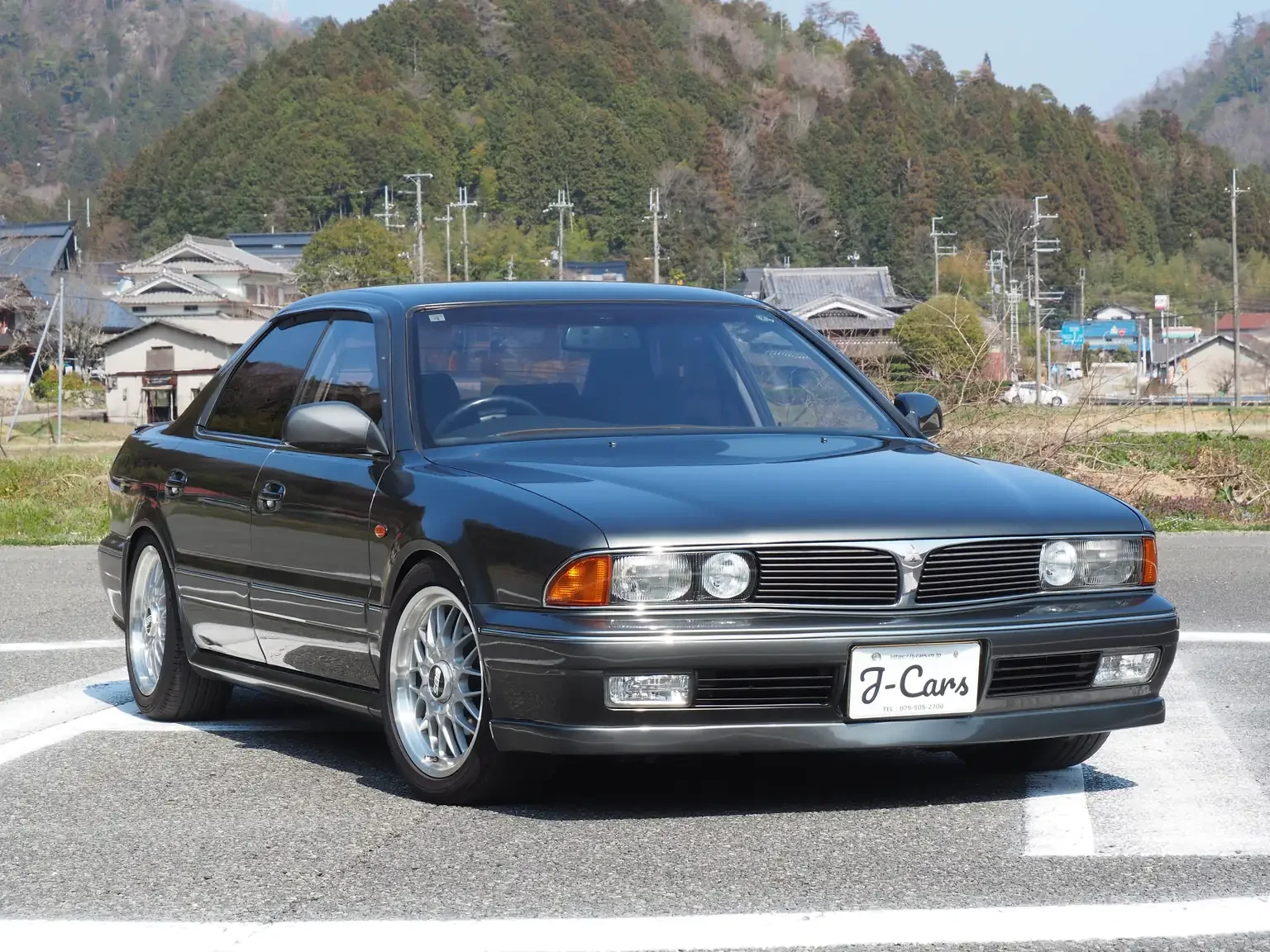 front-drivers-angle-view-1991-mitsubishi-diamante-30rs-grey-jdm-export-vehicle-japan_2.webp