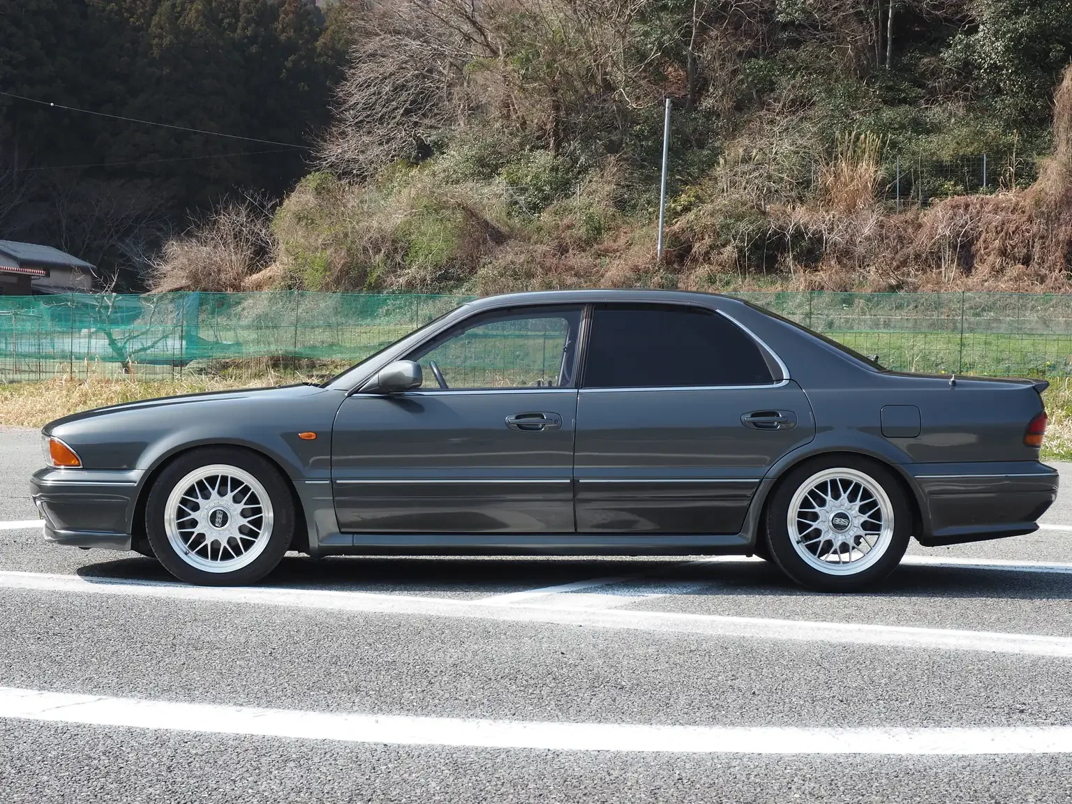 side-view-passengers-side-1991-mitsubishi-diamante-30rs-grey-jdm-export-vehicle-japan.webp