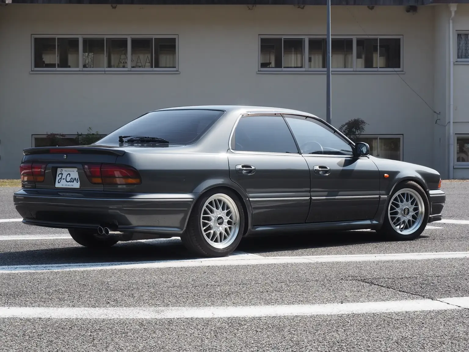 slight-angle-view-right-hand-side-1991-mitsubishi-diamante-30rs-grey-jdm-export-vehicle-japan.webp