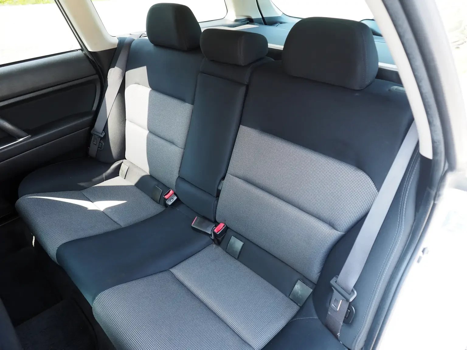 rear passengers seat view black and grey interior subaru legacy 3.0R B-Spec 6MT jdm export stock japan