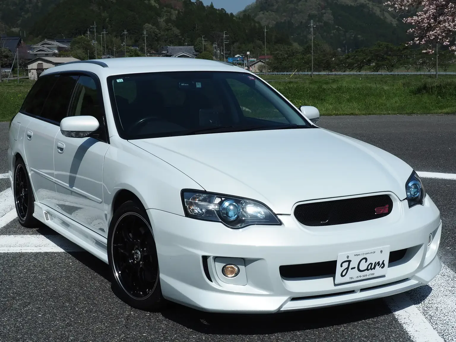 front drivers angle view pearl white 2005 subaru legacy 3.0R B-Spec 6MT jdm export stock japan