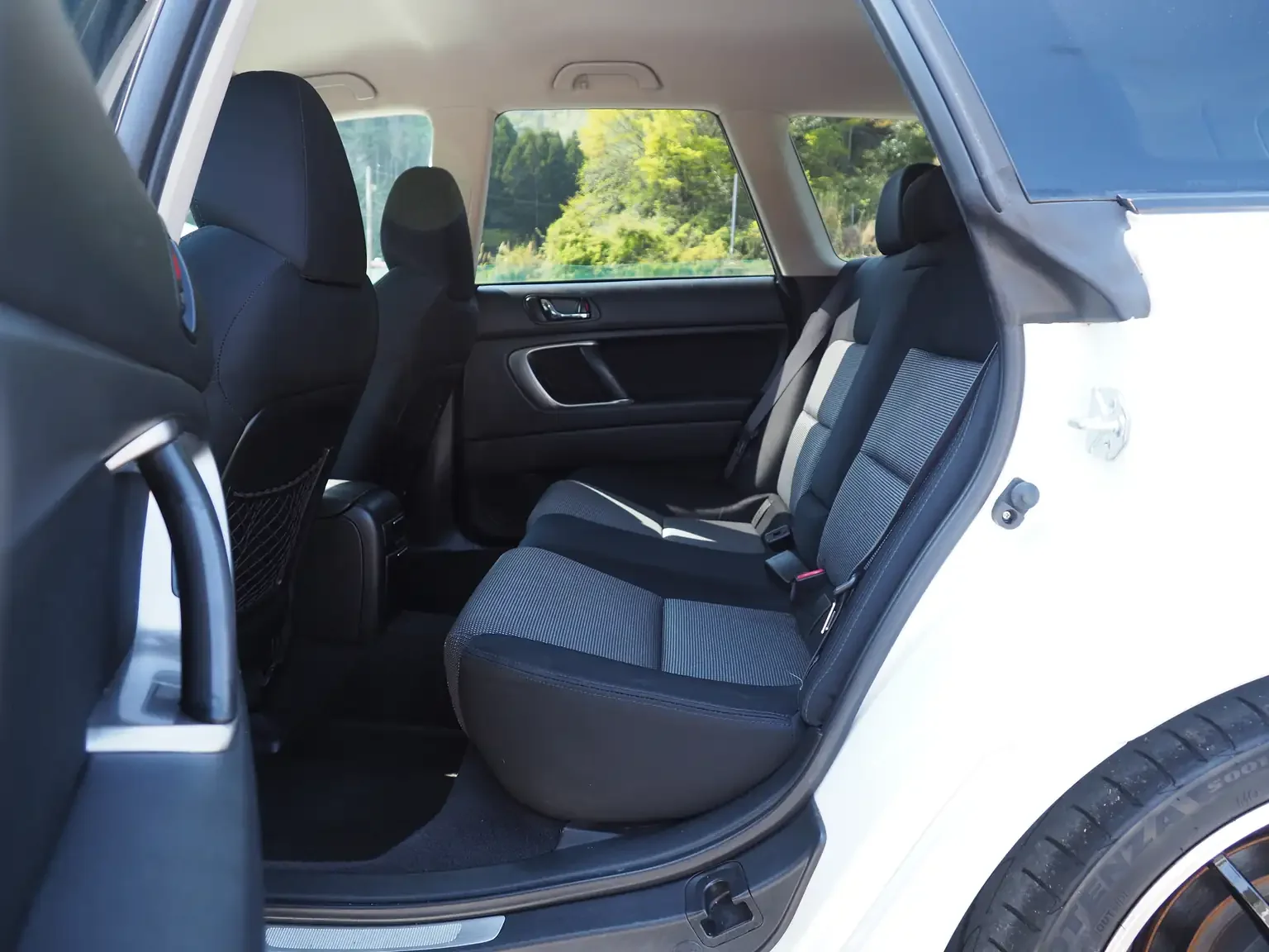 rear seat view subaru legacy 3.0R B-Spec 6MT jdm export stock japan