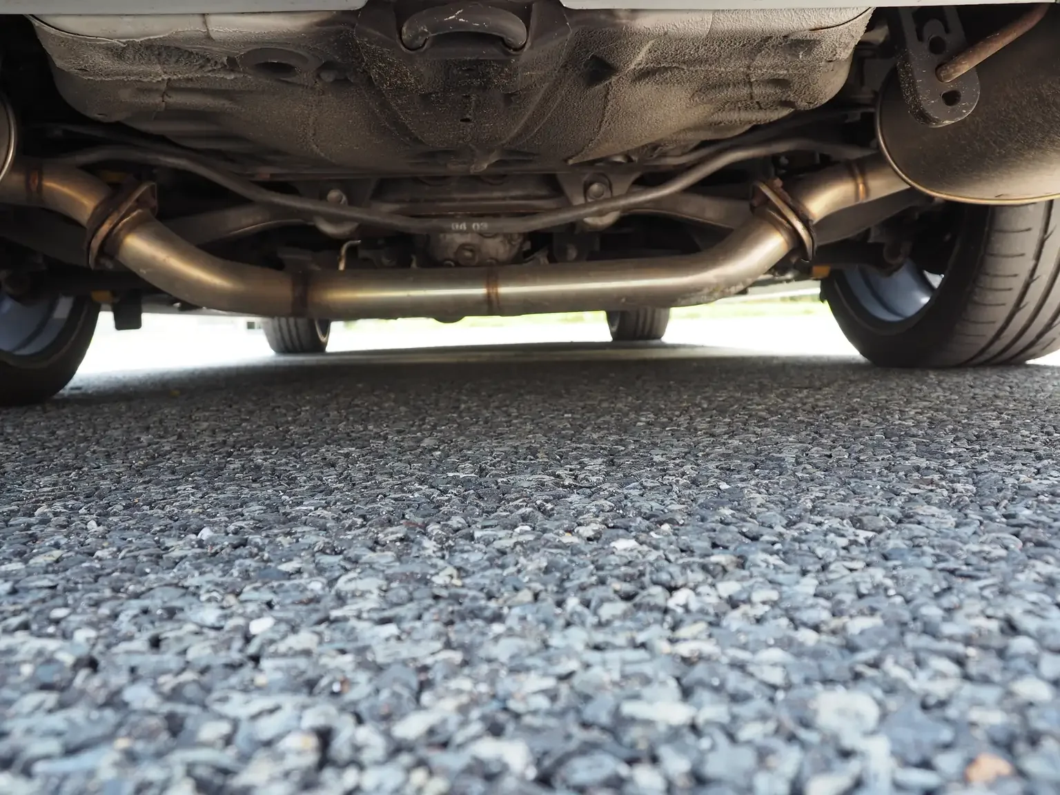 rear undercarriage view showing rust free under carriage subaru legacy 3.0R B-Spec 6MT jdm export stock japan