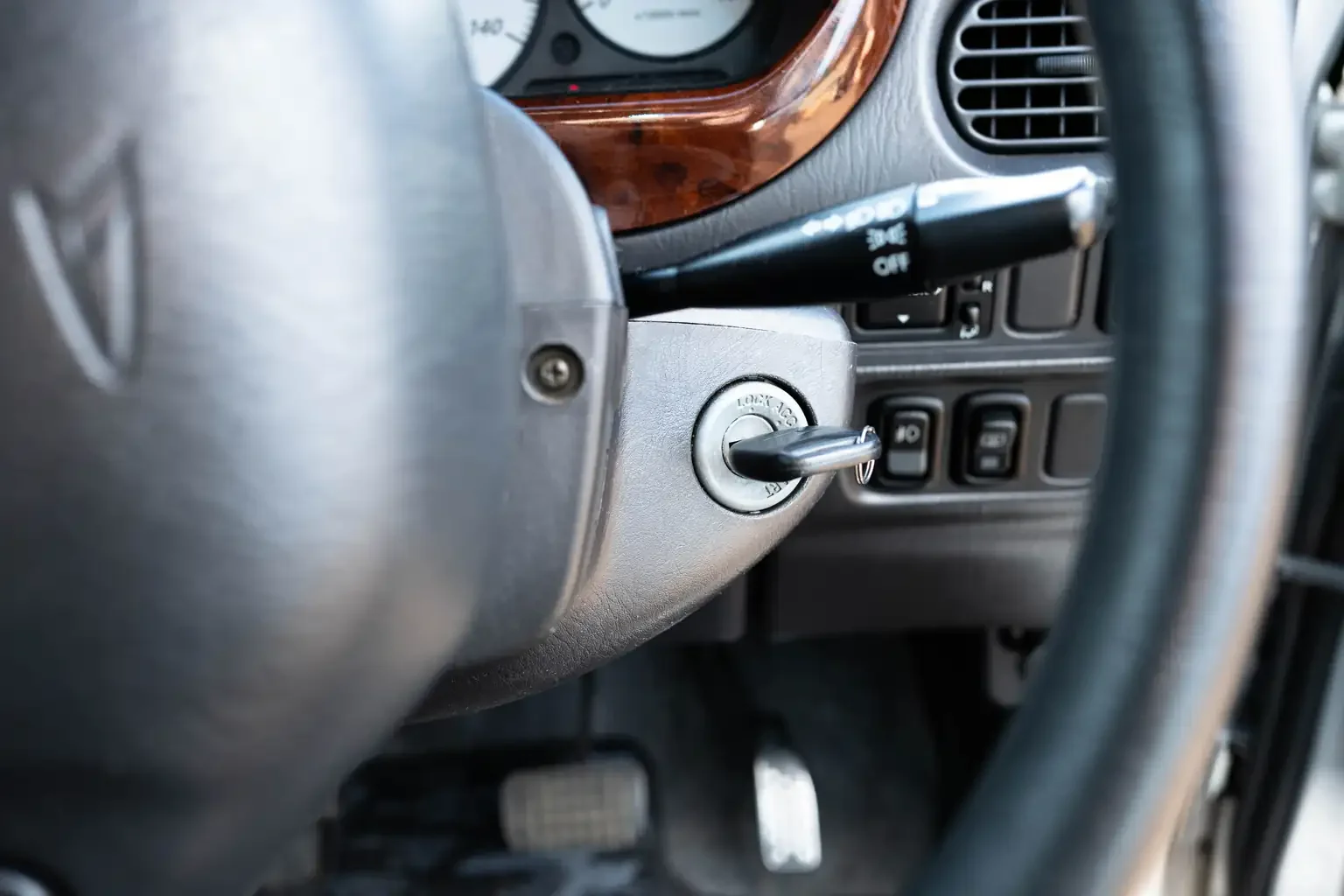 ignition barrel view with key inserted silver daihatsu move custom aero down xx turbo usa legal jdm vehicle with title for sale colorado USA