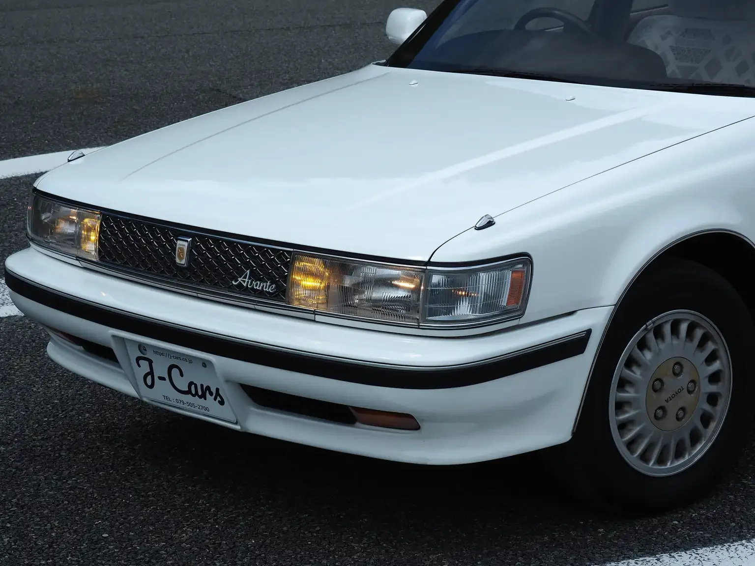 close up front angle view white 1990 toyota chaser gx81 jdm export stock japan