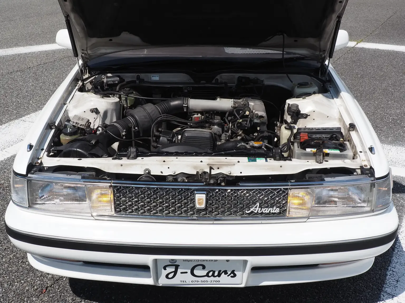 bonnet open showing engine view white 1990 toyota chaser gx81 jdm export stock japan