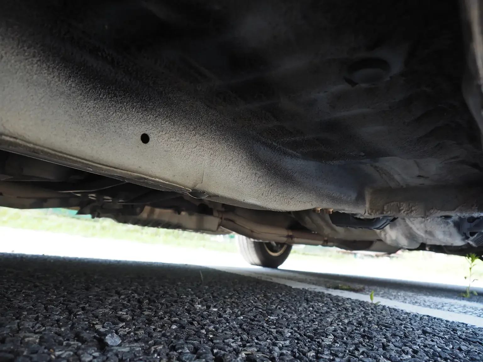 chassis rail from underside showing undamaged and non rusty view white 1990 toyota chaser gx81 jdm export stock japan