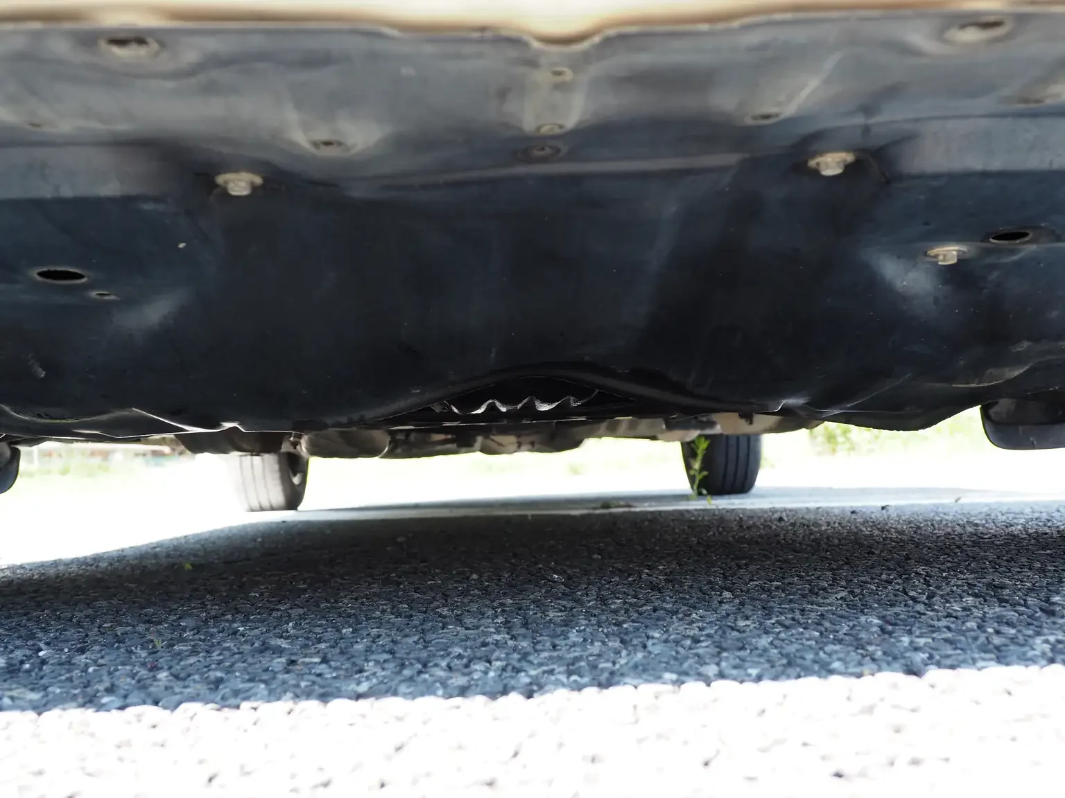 front end underside showing no rust view white 1990 toyota chaser gx81 jdm export stock japan