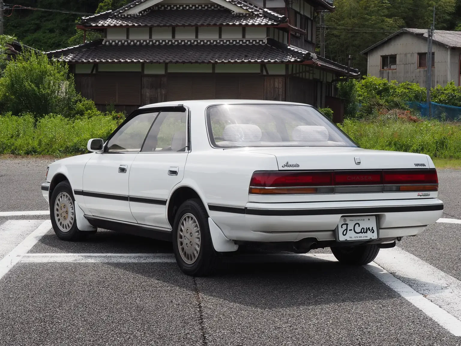 passengers side rear angle view white 1990 toyota chaser gx81 jdm export stock japan