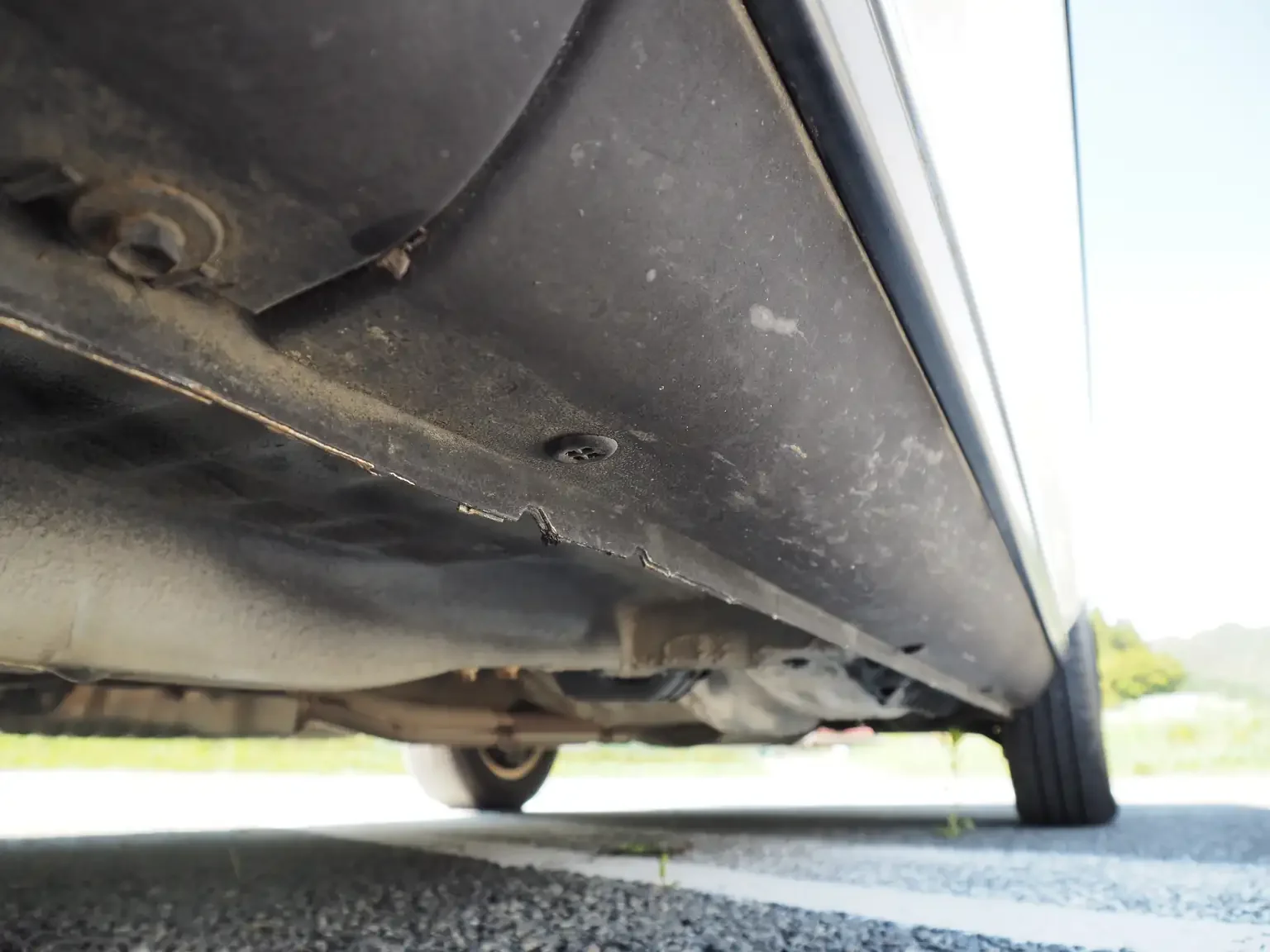 sill and chassis rail view showing rust free and undamaged underbody white 1990 toyota chaser gx81 jdm export stock japan