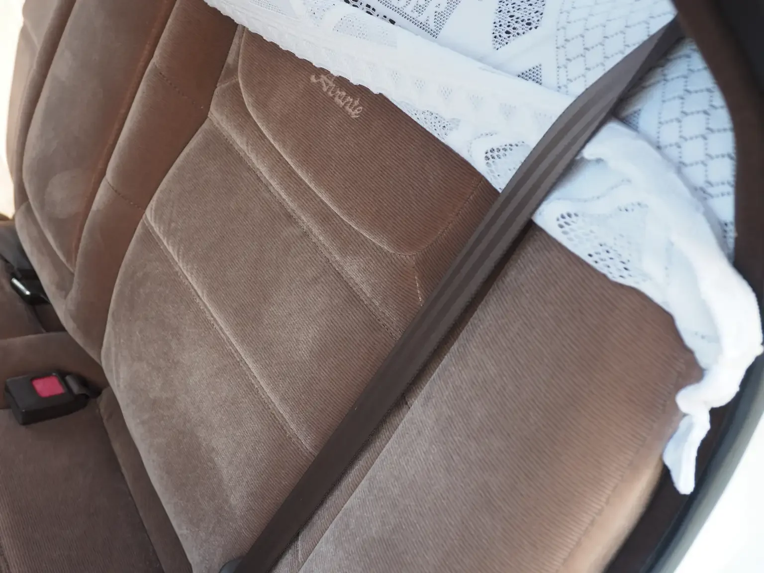rear lace seat covers lifted showing no colour fading view brown interior 1990 toyota chaser gx81 jdm export stock japan