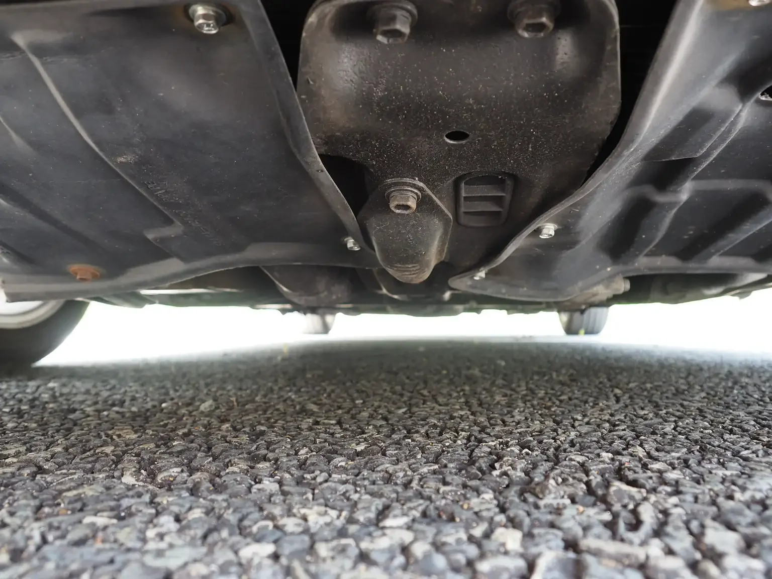 front under chassis view showing rust free condition 1989 toyota levin AE92 jdm export stock japan