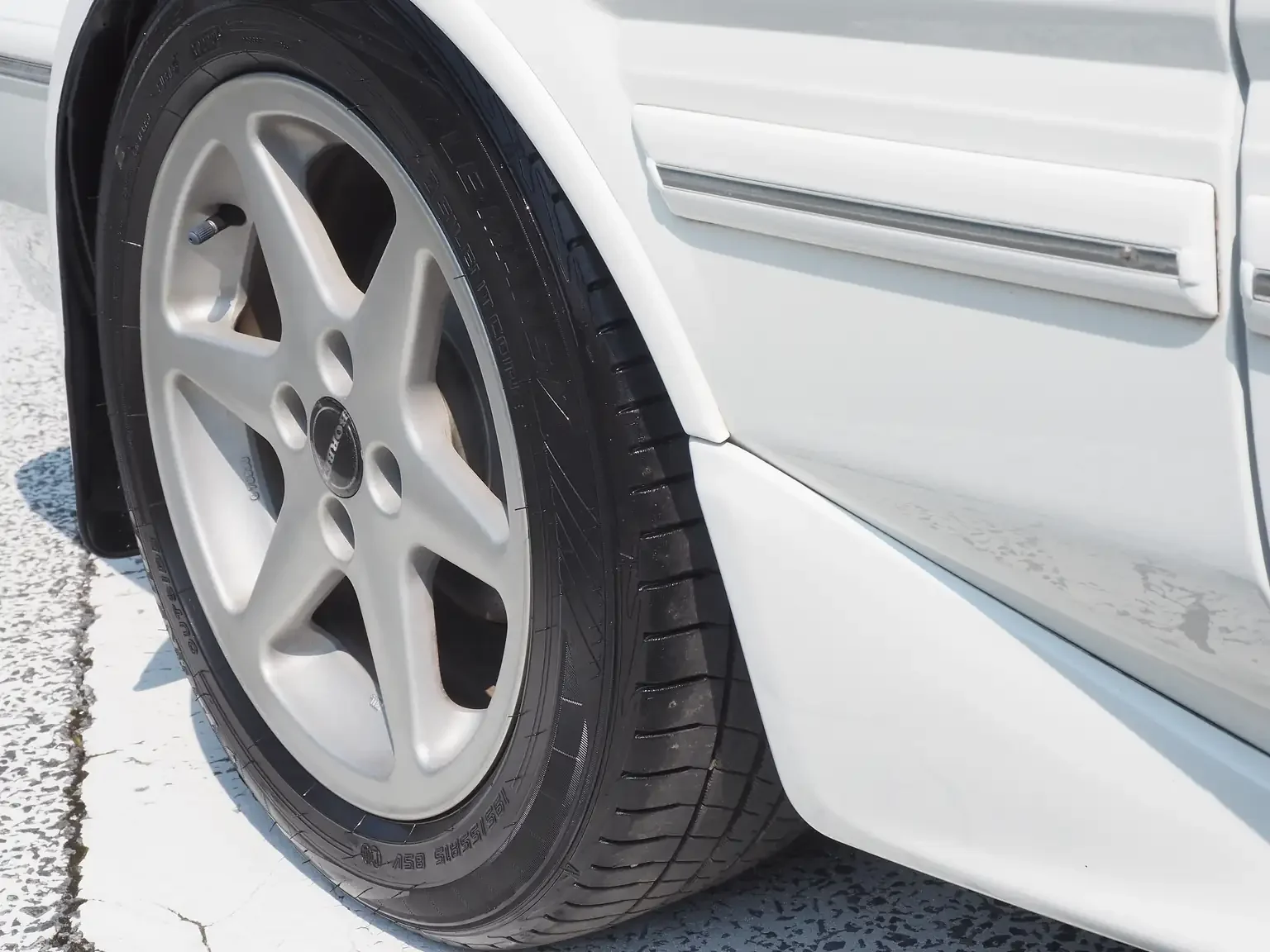 rear tyre condition view 1989 toyota levin AE92 jdm export stock japan