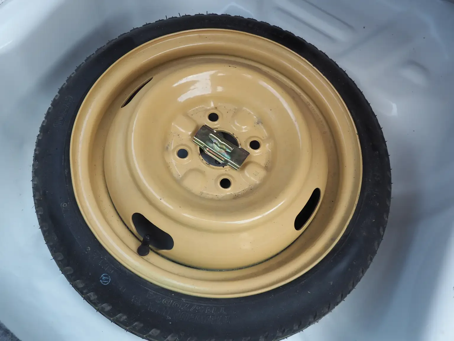 spare tyre house and tyre condition view 1989 toyota levin AE92 jdm export stock japan
