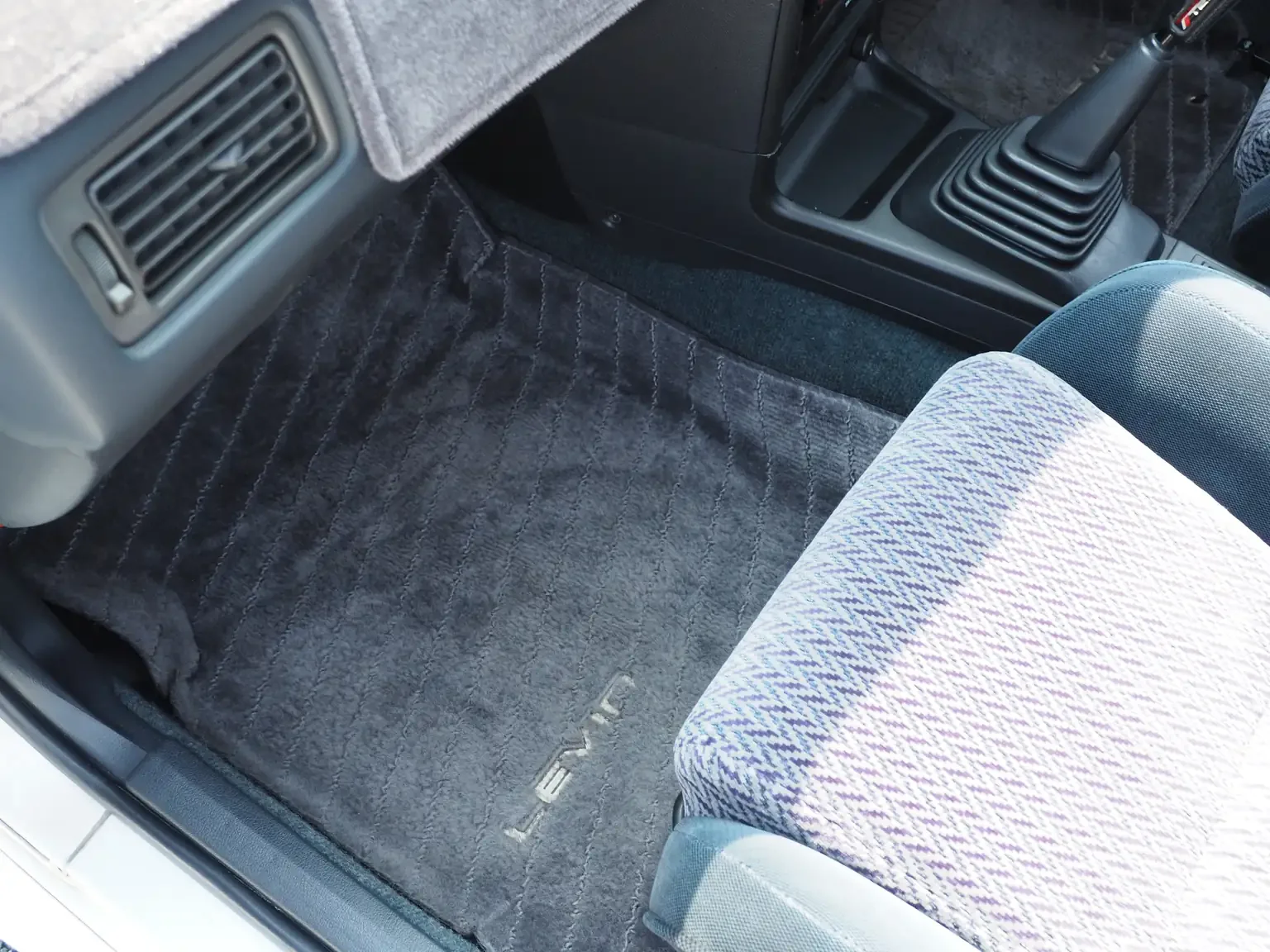 floor mat condition view 1989 toyota levin AE92 jdm export stock japan