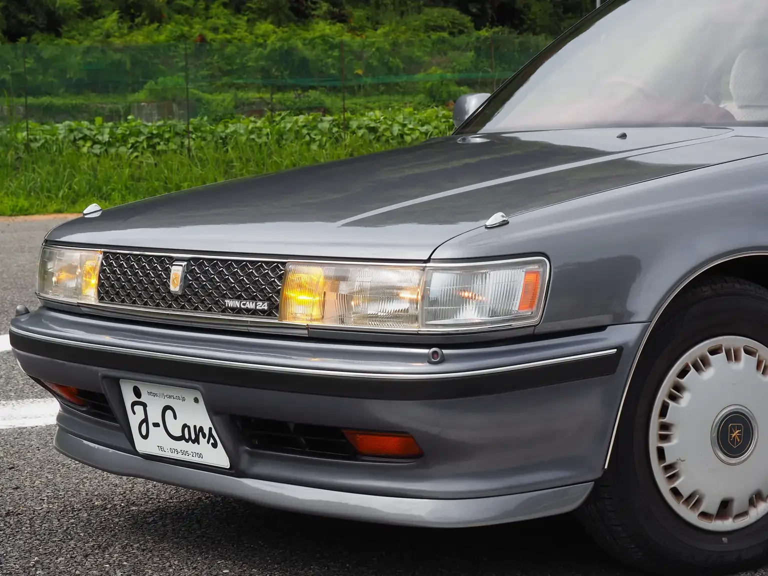 front end close up view grey 1990 toyota chaser gx81 jdm export stock japan
