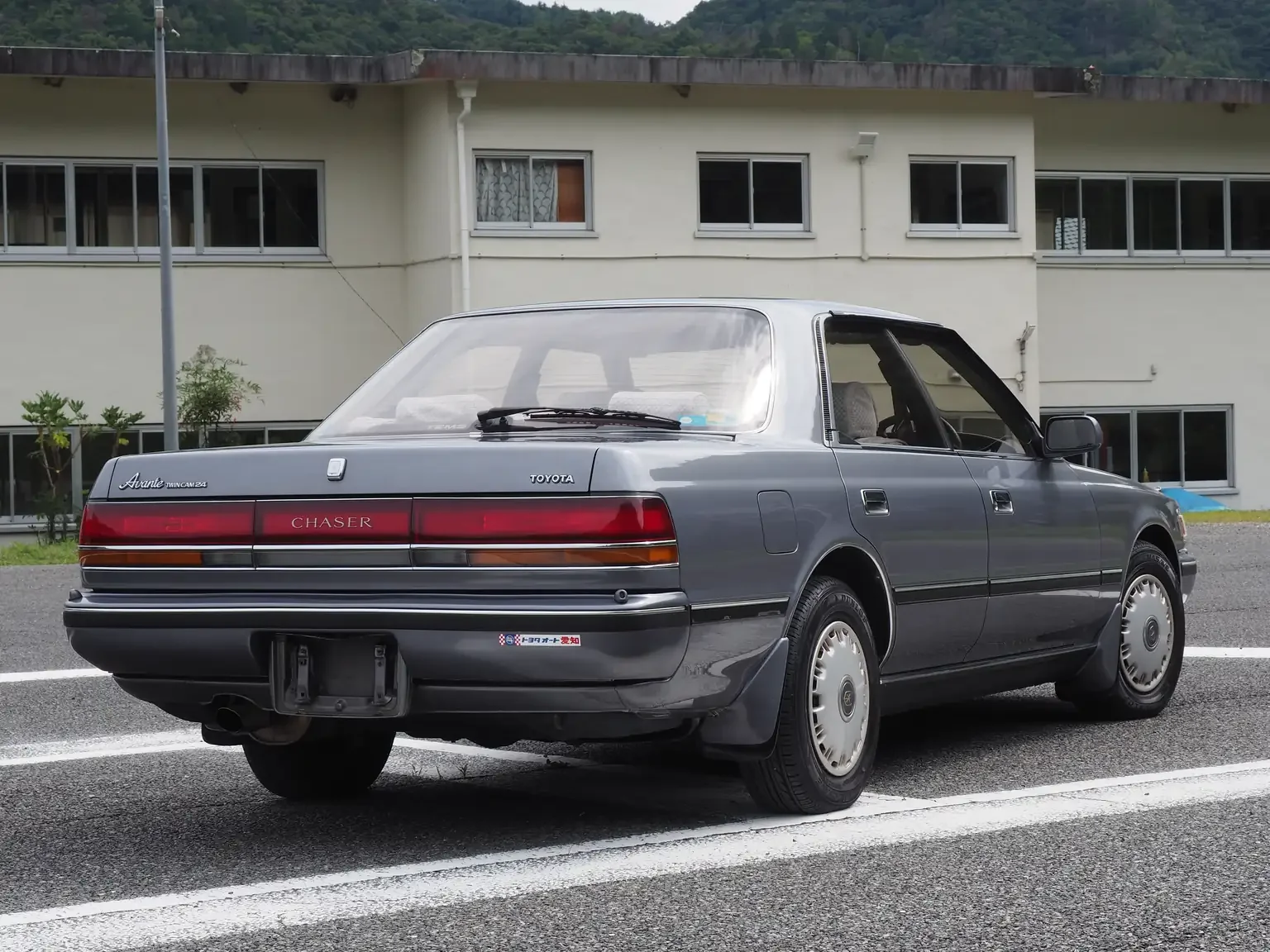 rear drivers side angle view view grey 1990 toyota chaser gx81 jdm export stock japan