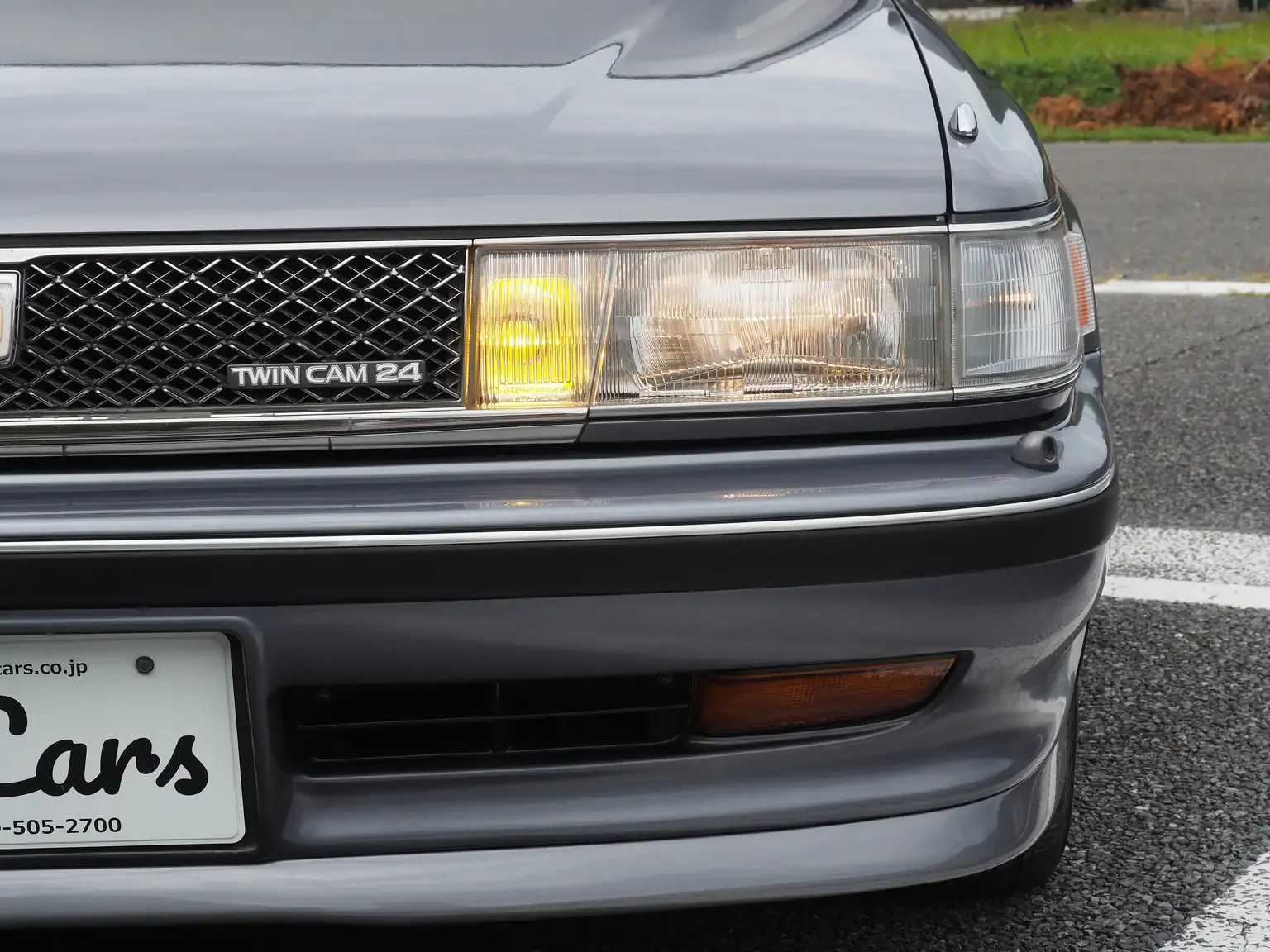 passengers side headlight and yellow fog light turned on view grey 1990 toyota chaser gx81 jdm export stock japan