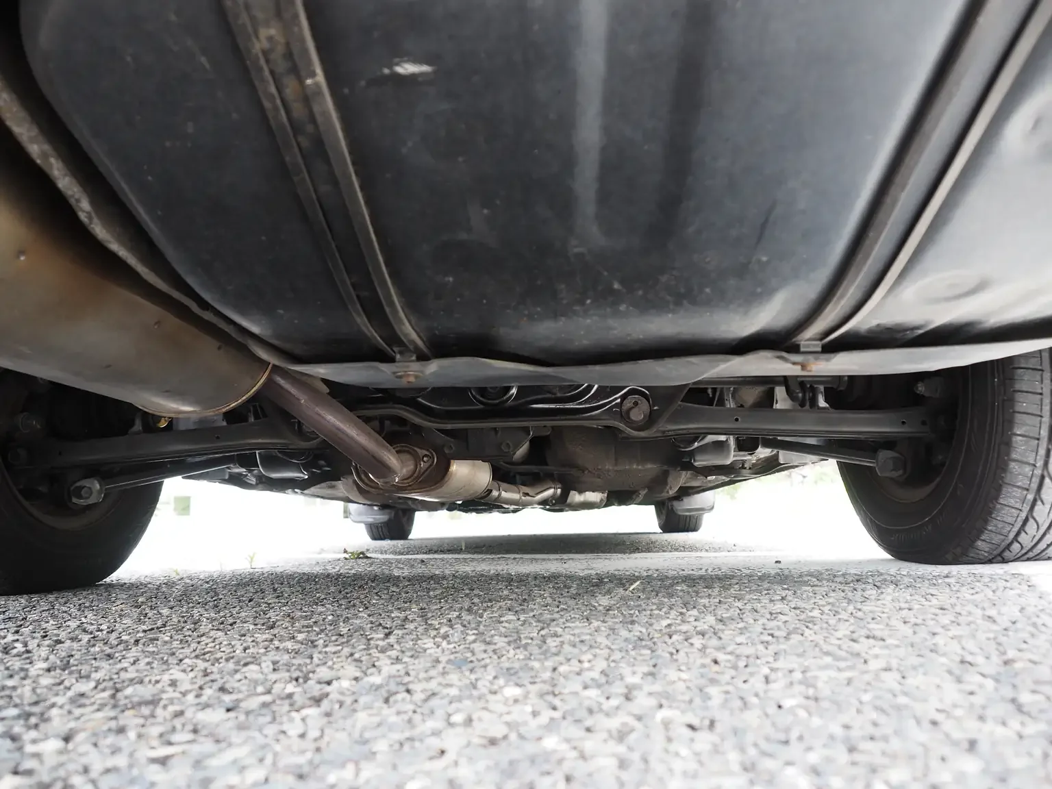 rear undercarriage showing rust free chassis grey 1990 toyota chaser gx81 jdm export stock japan