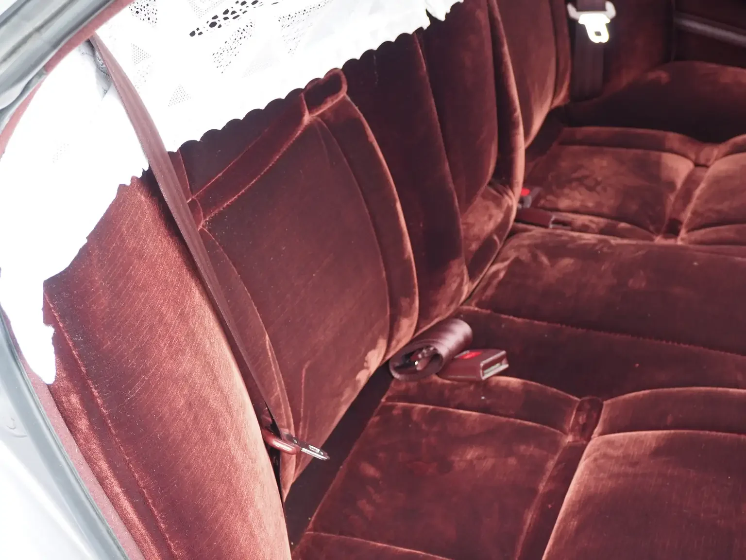 Rear lace seat covers peeled back showing the red interior is not colour faded view grey 1990 toyota chaser gx81 jdm export stock japan