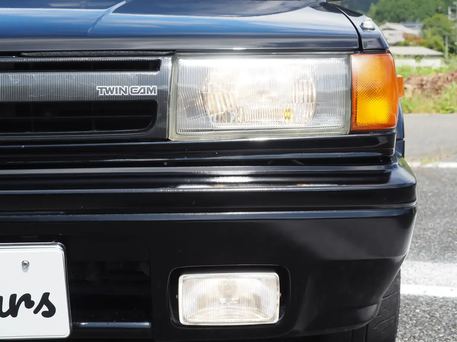 twincam grill and nismo spot light view of 1989 Nissan sunny super saloon twin cam NISMO in black jdm export vehicle Japan